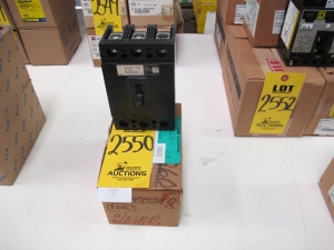 BREAKER, CIRCUIT TYPE, 125 AMP RATING, 240 AC VOLT RATING, 3 POLE, THERMAL/MAGNETIC KIND. 6-1/2" X 4-1/4" X 2-3/4", MOLDED CASE, PART # CA3125Y (W-44) LOADING & HANDLING FEE $5-